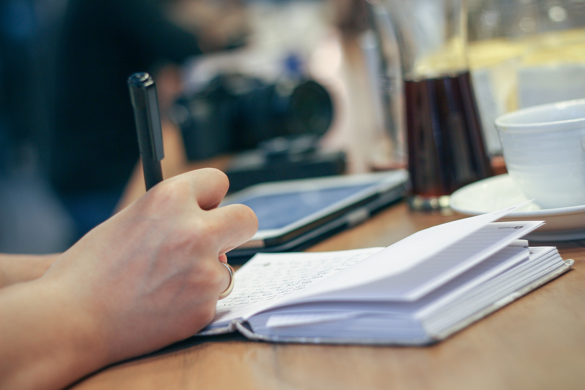 oefeningen rust in je hoofd schrijf dingen op piekermoment