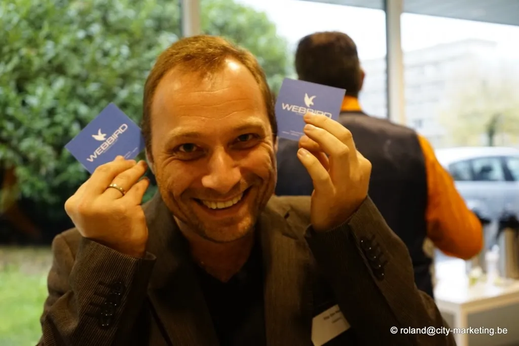 netwerken-en-naamkaartjes-overhandigen
